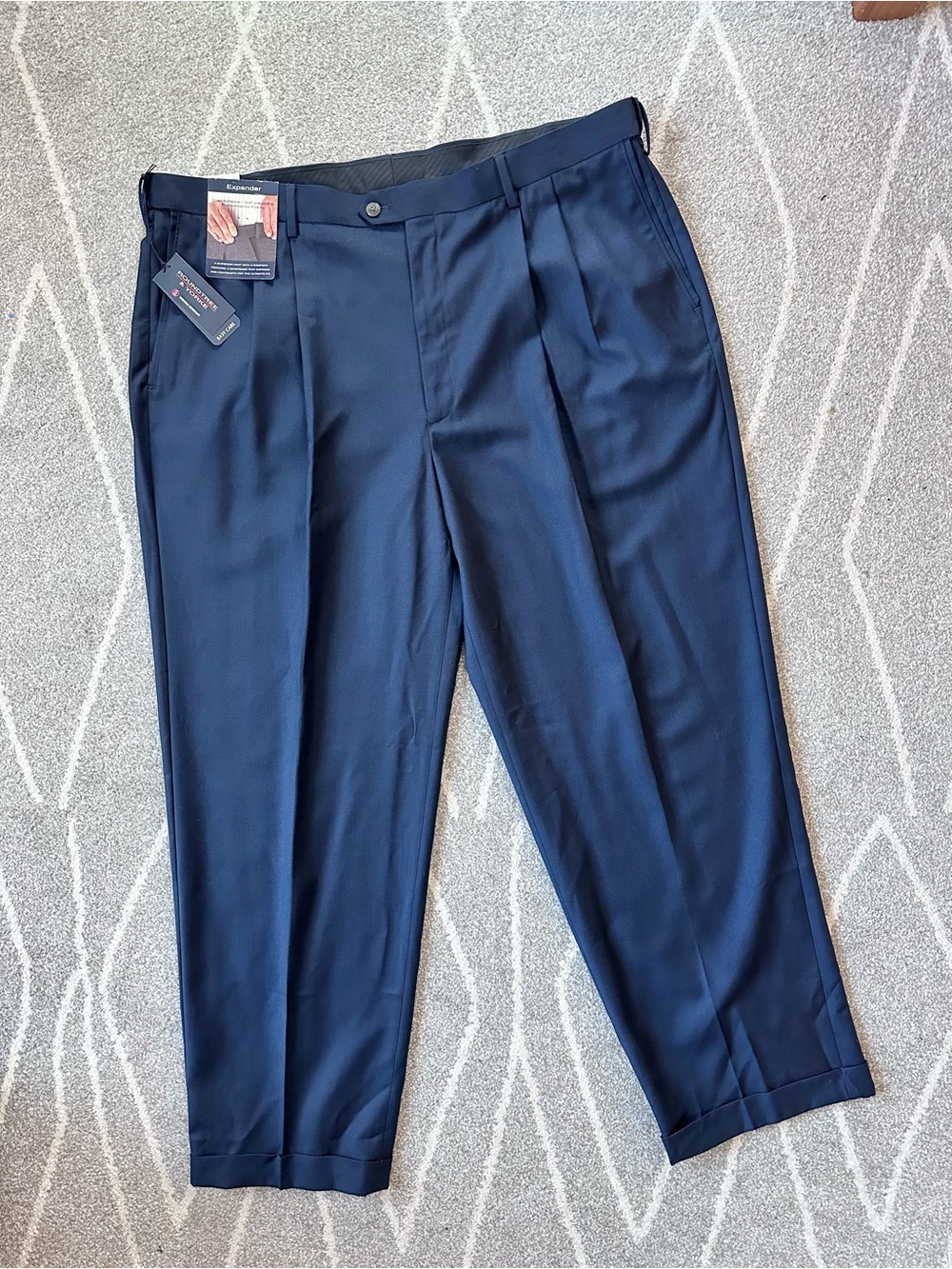 Roundtree & Yorke Navy Blue Pleated Front Expandable Waist Dress Pants 42 x 30